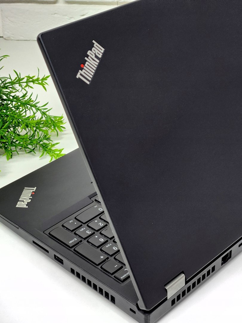 Laptop Lenovo ThinkPad P15 G1 i7 RTX3000 - realne zdjęcie produktu